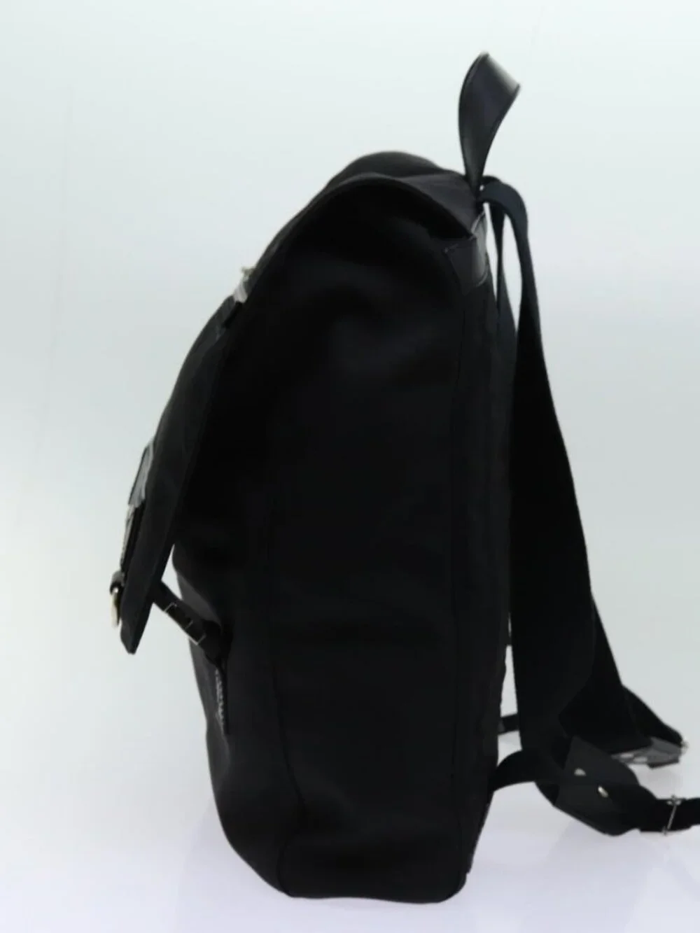 Gucci brand	gucci color	black